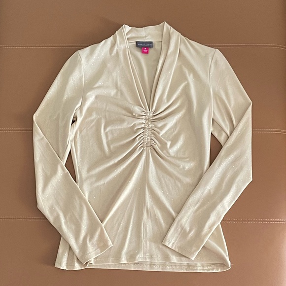 Vince Camuto Long Sleeve Gold Shimmer. - Picture 3 of 9